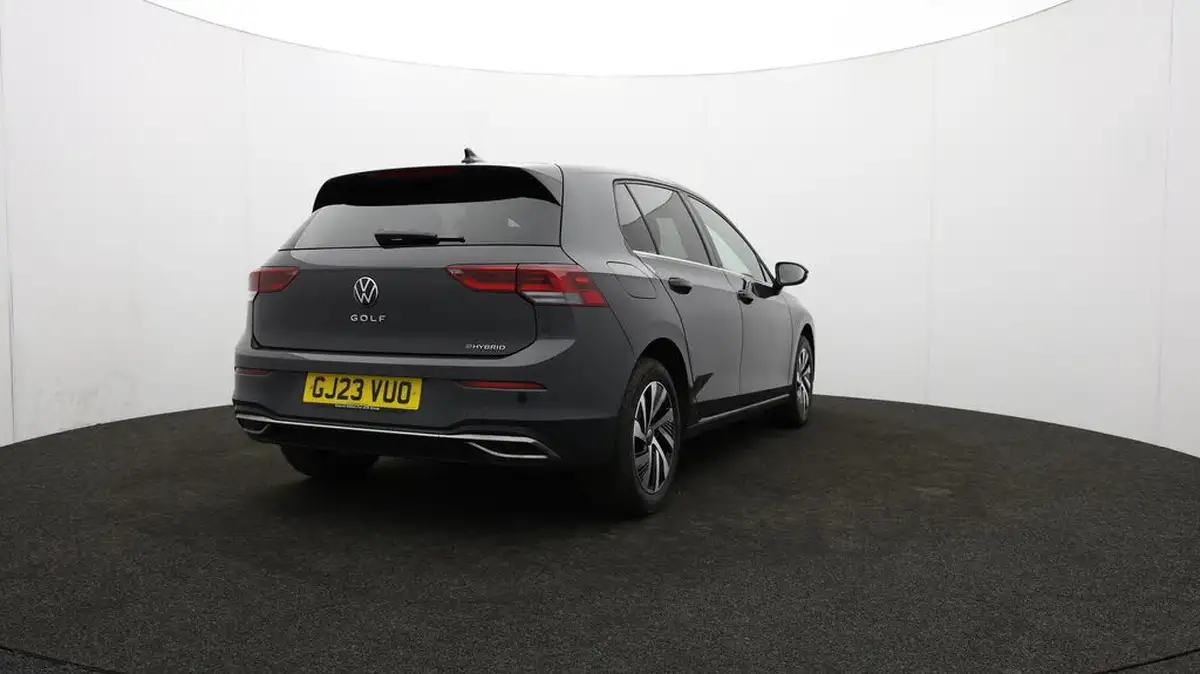 2023-volkswagen-golf-14-tsi-ehybrid-style-big-74