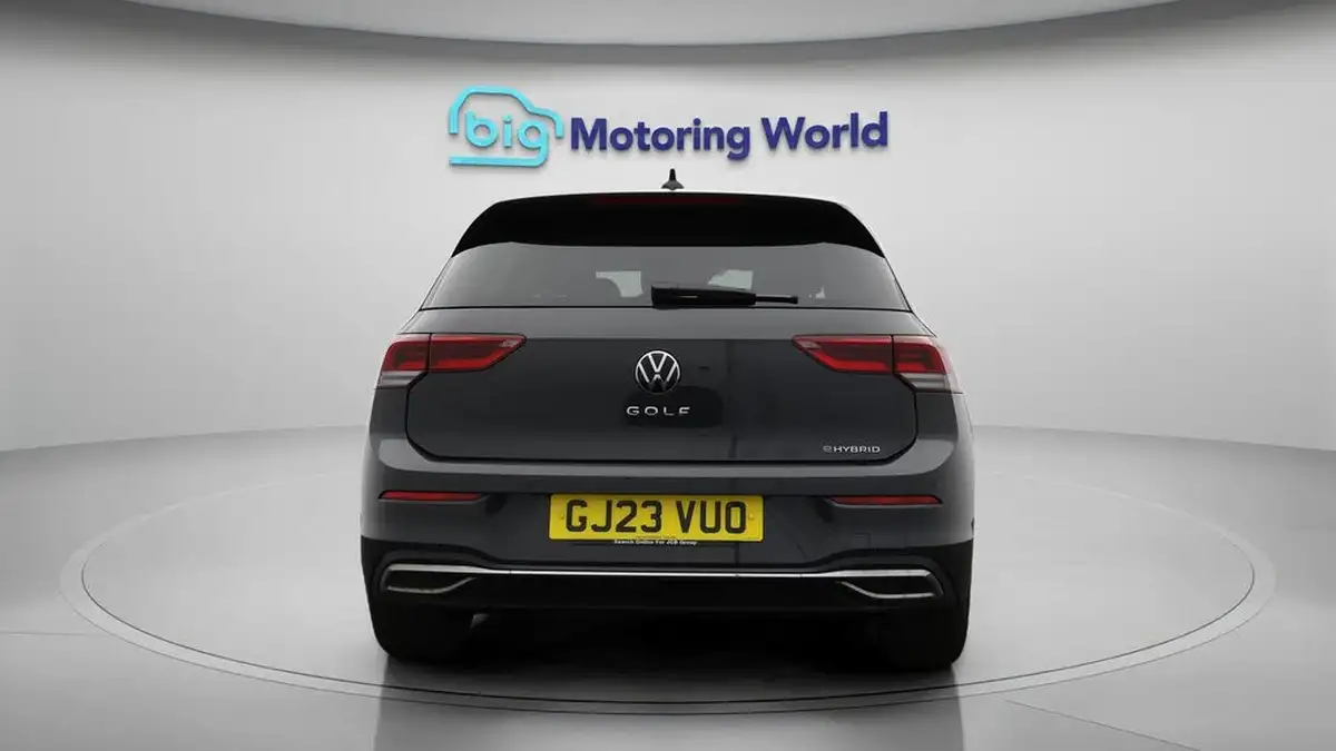 2023-volkswagen-golf-14-tsi-ehybrid-style-big-6