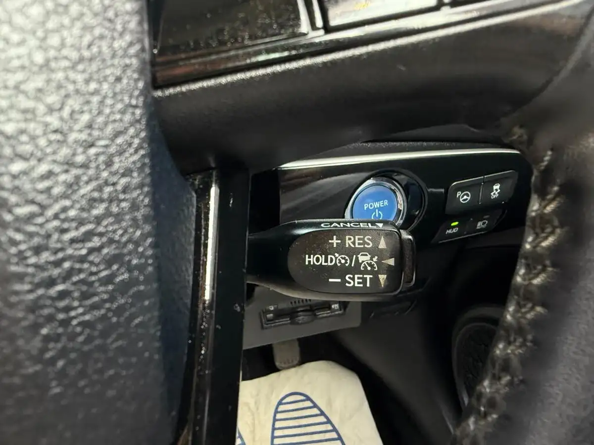 2019-toyota-prius-big-47