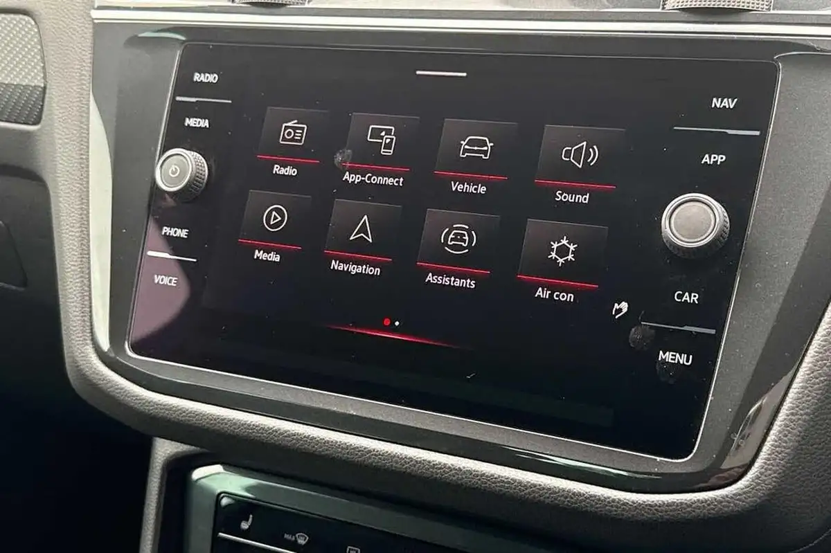 2023-volkswagen-tiguan-15-tsi-r-line-edition-big-12