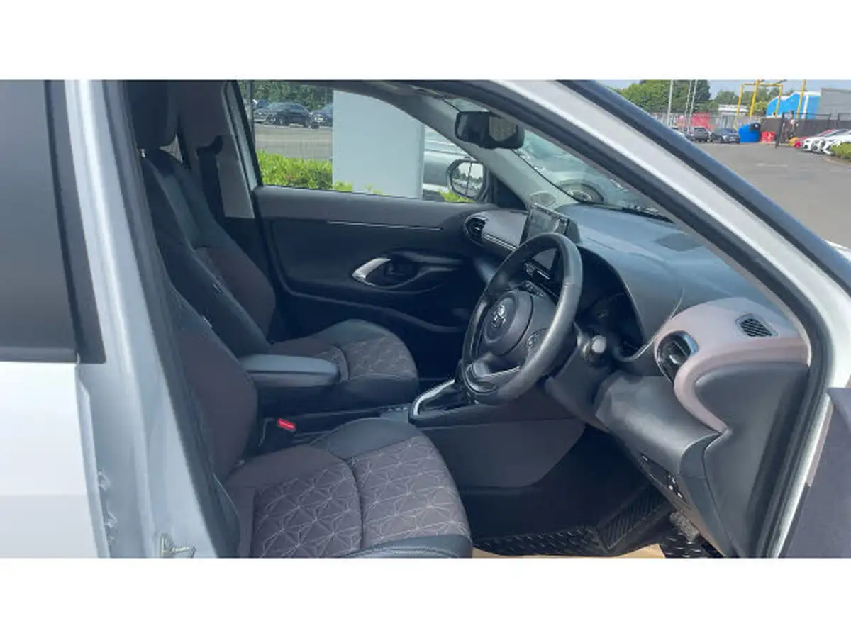 2024-toyota-yaris-cross-15-vvt-i-excel-awd-i-big-10