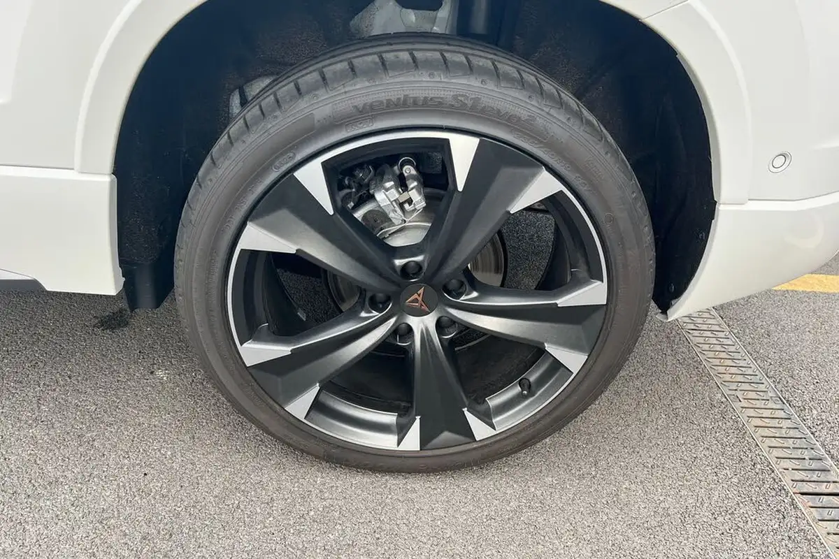 2025-cupra-ateca-15-ecotsi-v2-big-16
