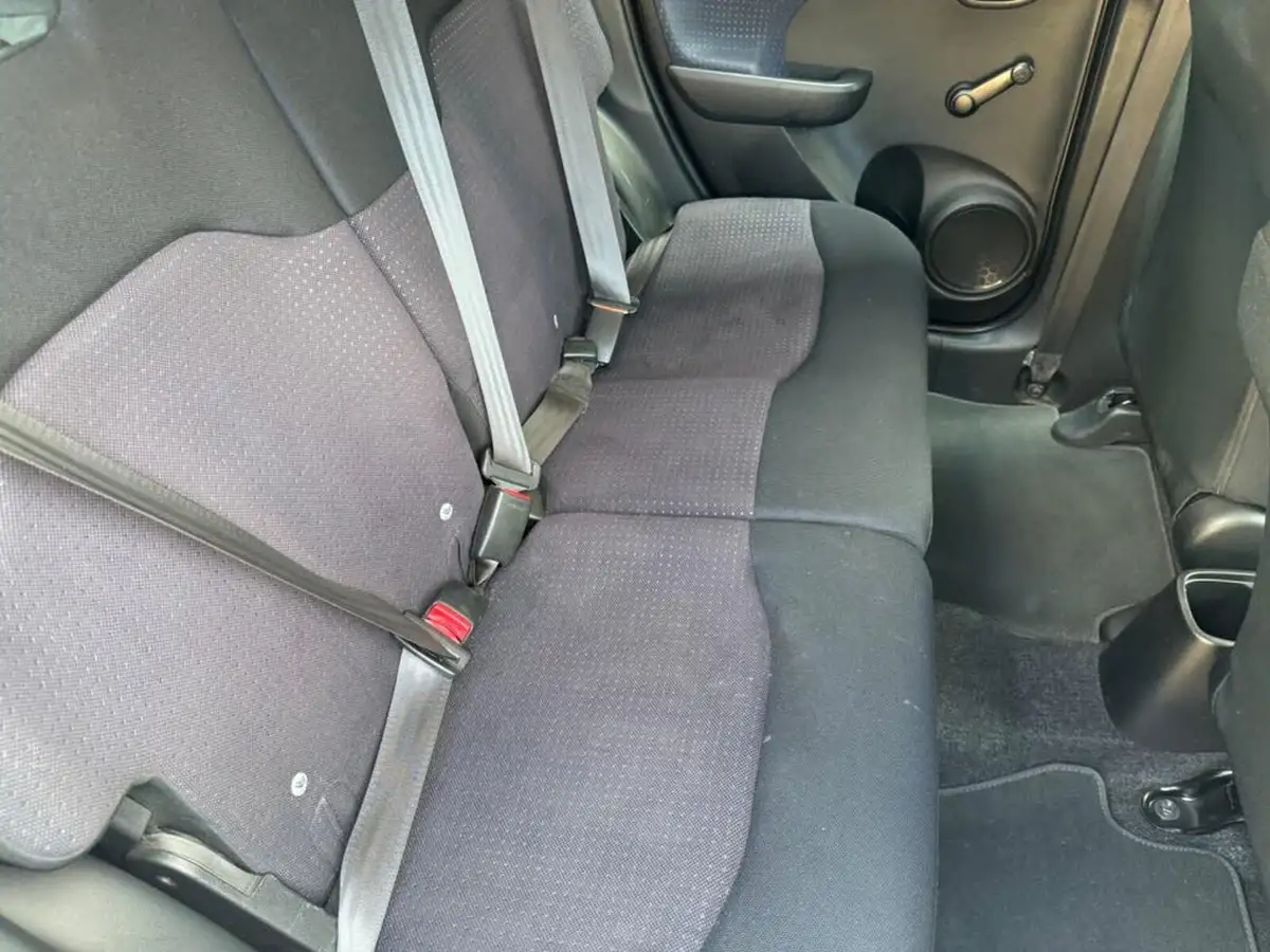 2010-honda-jazz-12-s-big-11