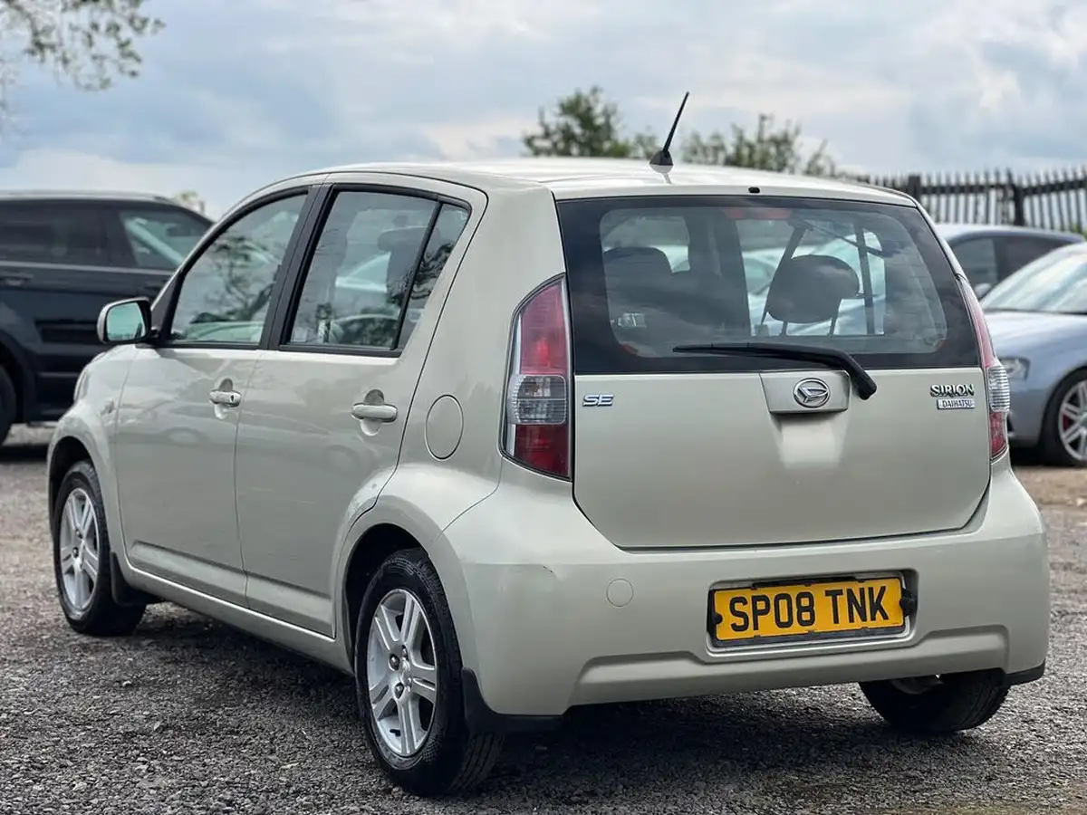 2008-daihatsu-sirion-13-se-big-6