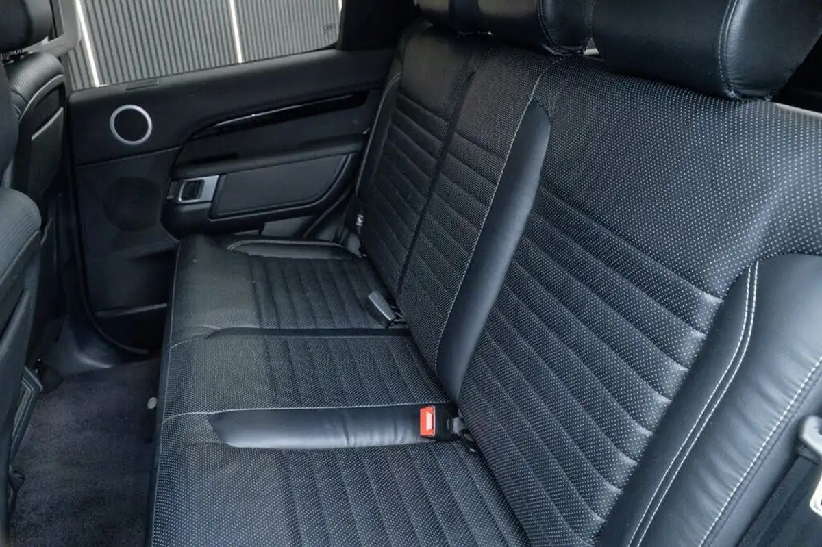 2021-land-rover-discovery-30-d300-commercial-hse-big-28