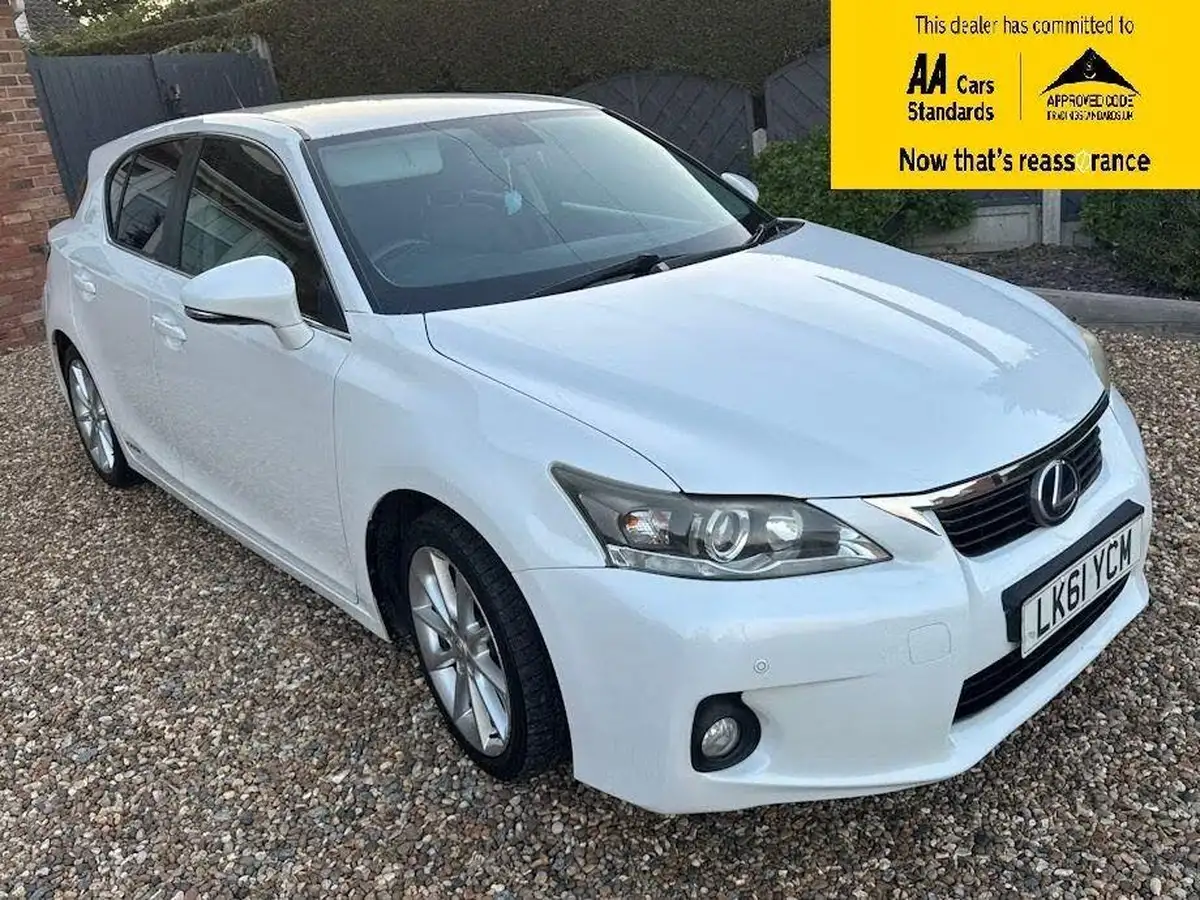 2011-lexus-ct-200h-18-se-l-big-0