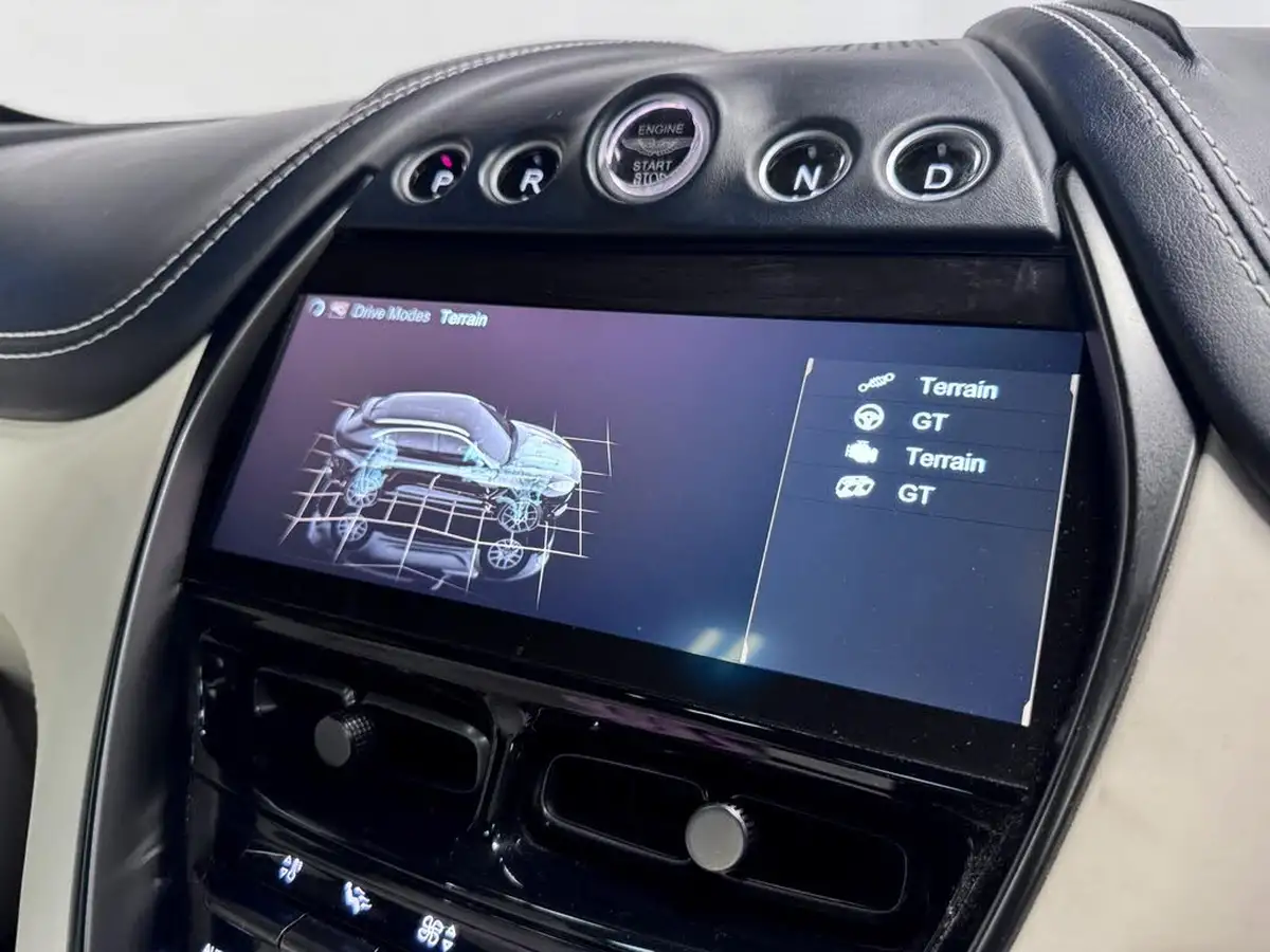 2021-aston-martin-dbx-40-v8-big-53