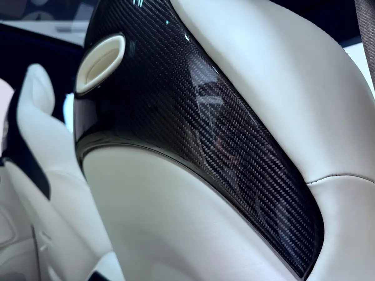 2021-aston-martin-dbx-40-v8-big-25