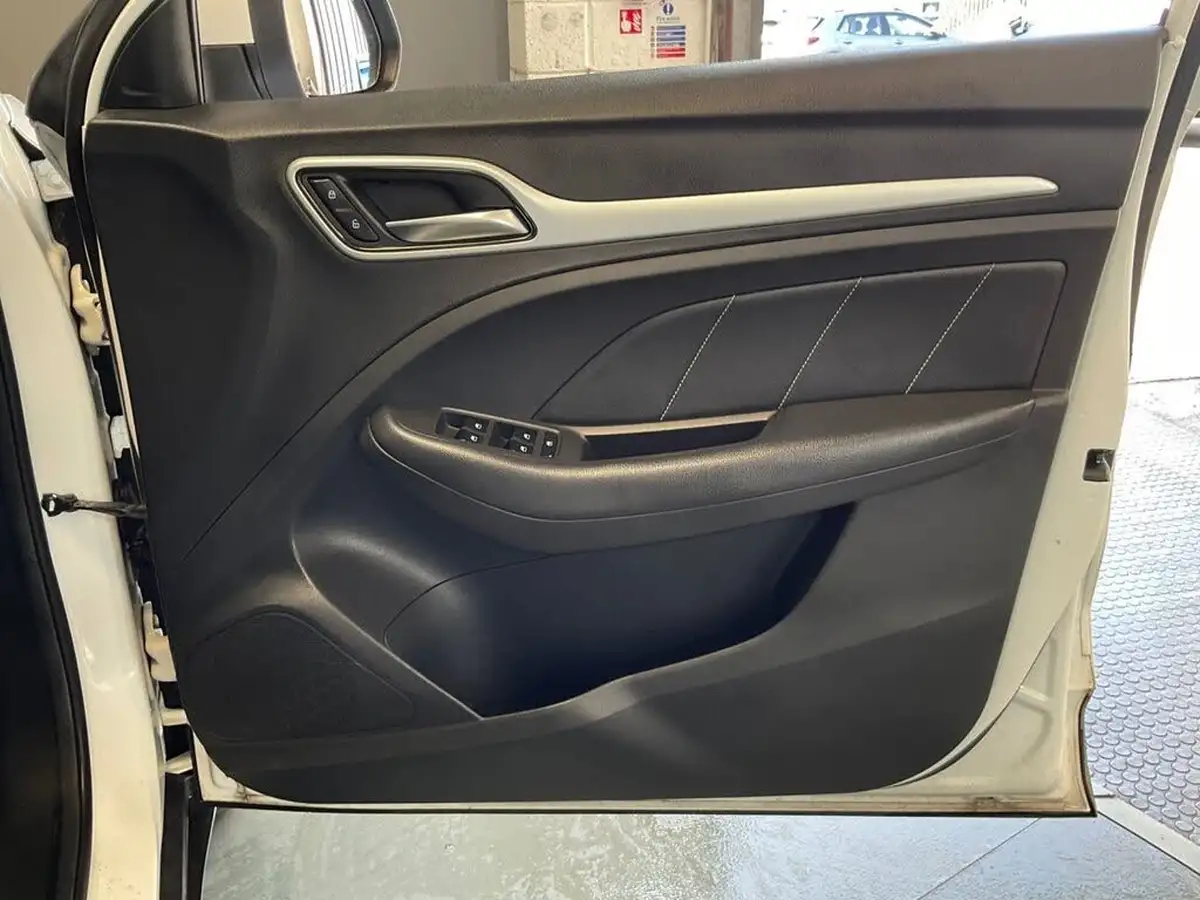2018-mg-zs-suv-10t-gdi-excite-big-32