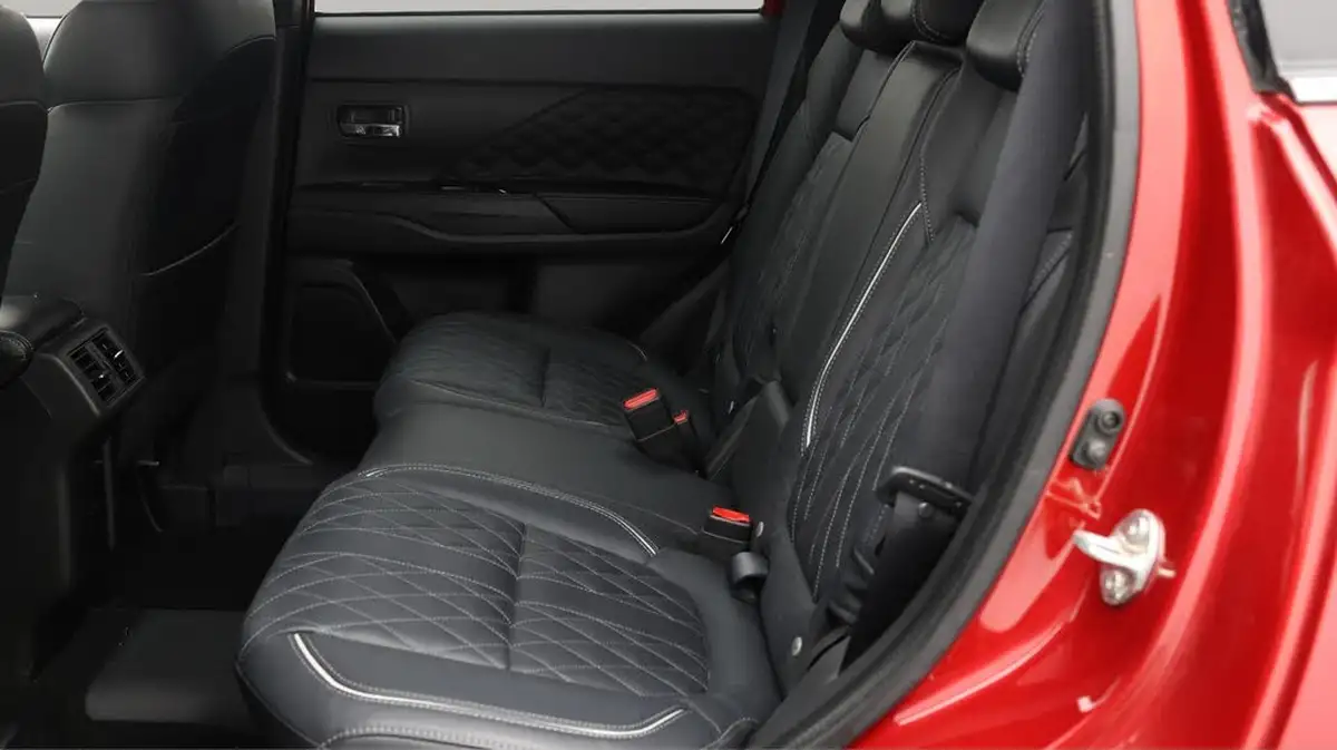 2020-mitsubishi-outlander-24-exceed-phev-big-16