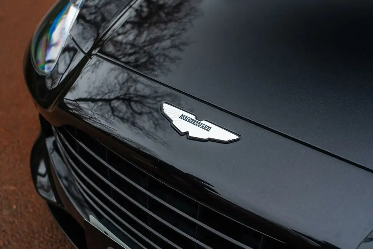 2022-aston-martin-dbx-40-v8-big-3