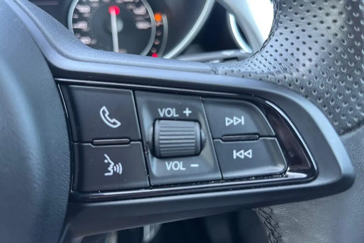 2021-alfa-romeo-giulia-20-veloce-276bhp-big-20