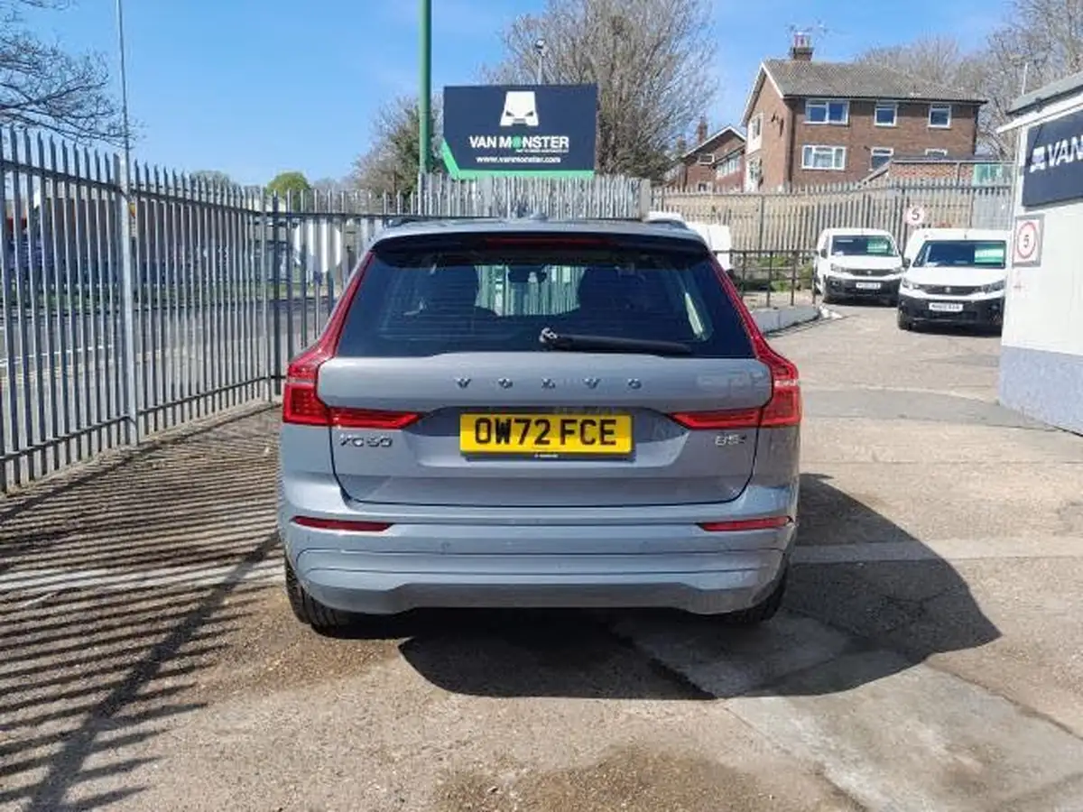 2022-volvo-xc60-20-b5-core-big-5