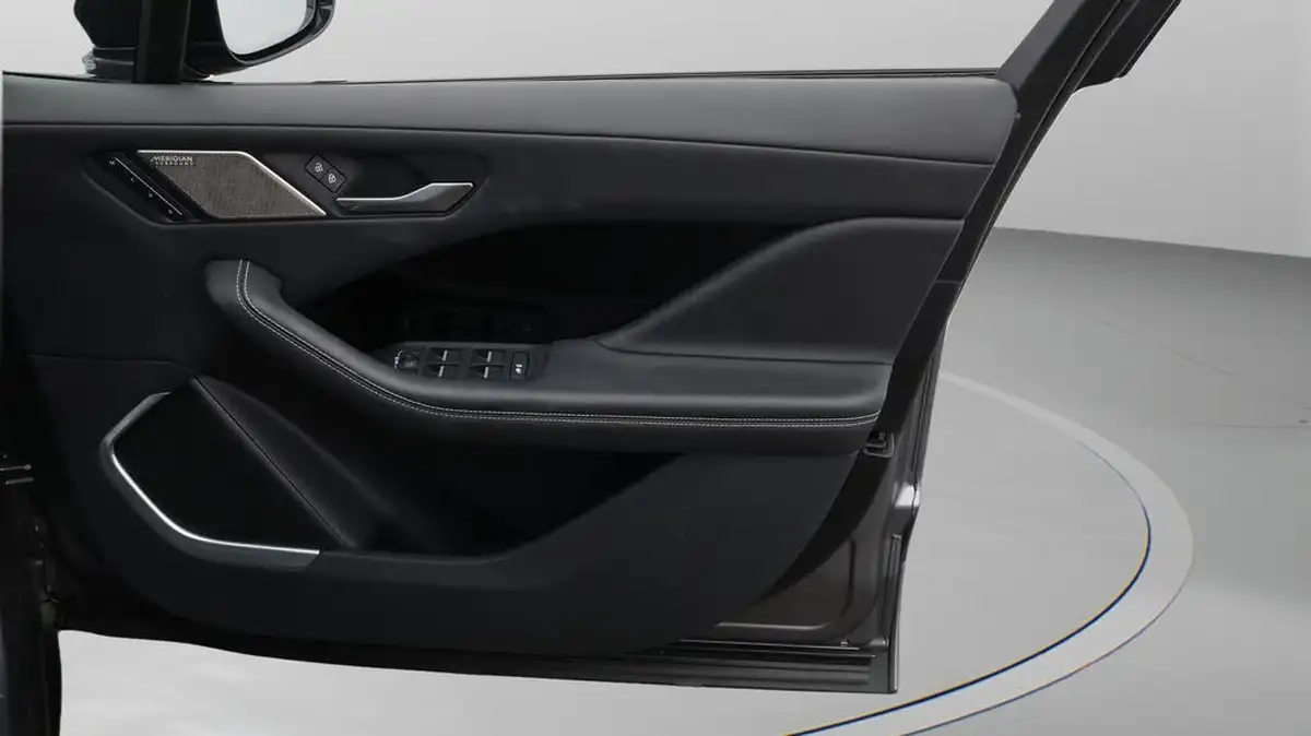 2022-jaguar-i-pace-ev400-hse-black-big-22