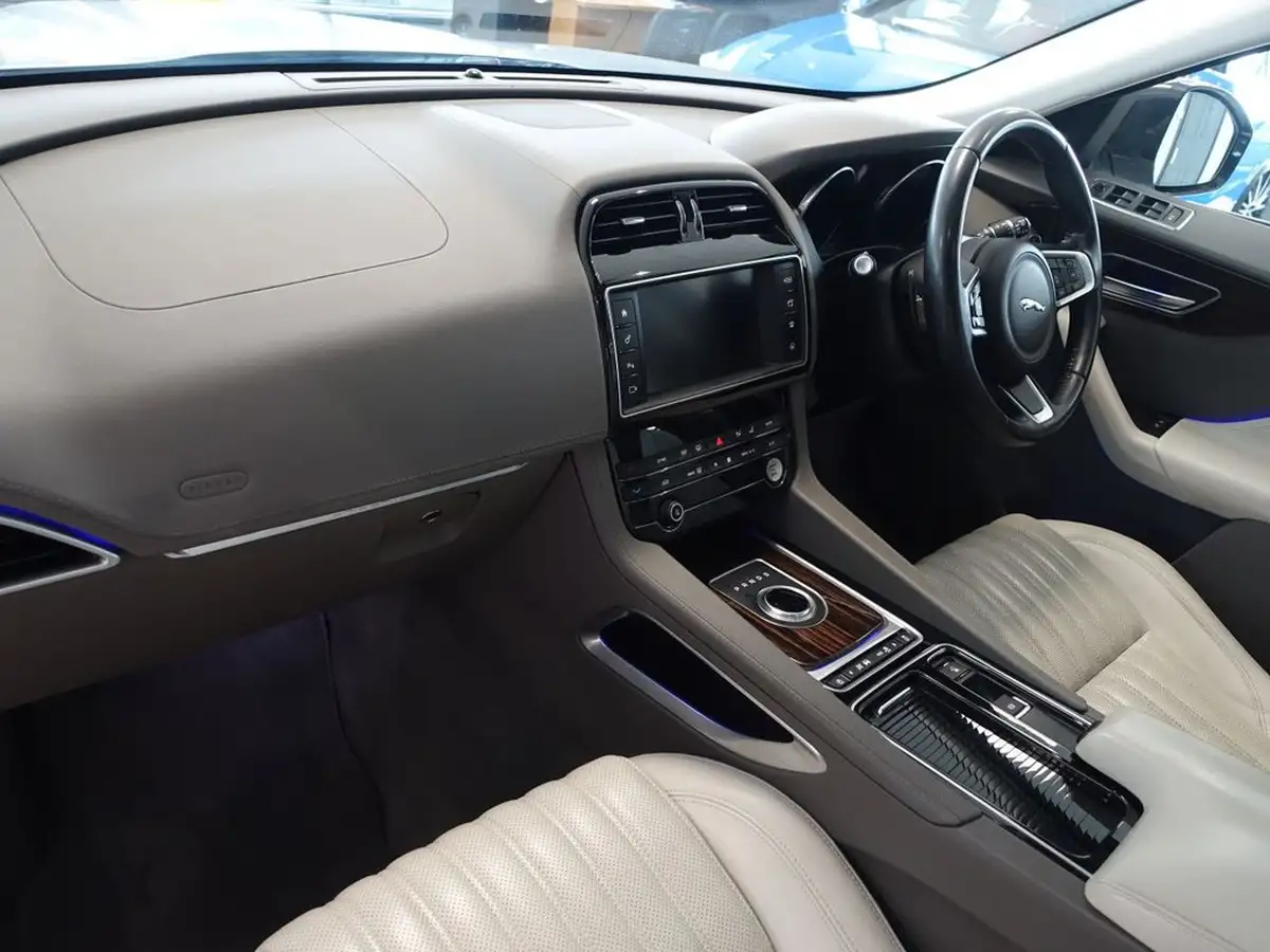 2017-jaguar-f-pace-30td-portfolio-big-14