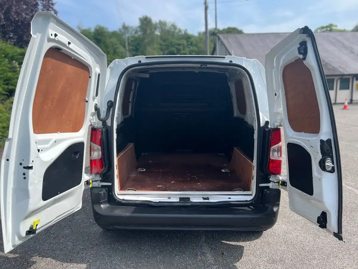 2021-citroen-berlingo-15bluehdi-650-x-panel-big-29