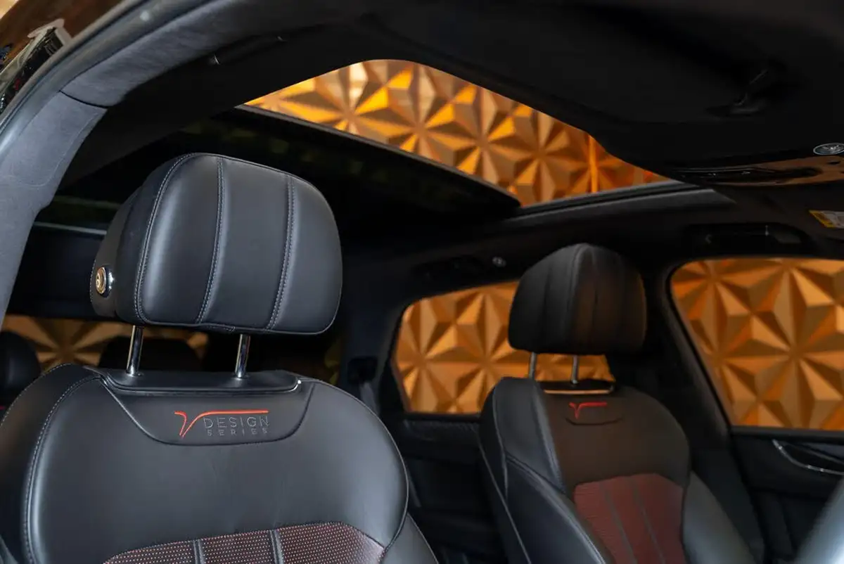 2019-bentley-bentayga-40-v8-big-30