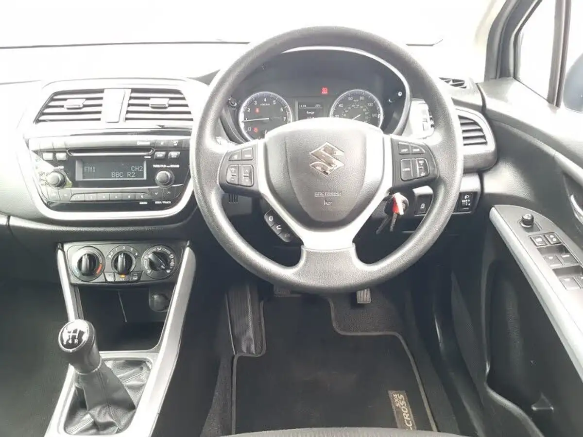2016-suzuki-s-cross-10-boosterjet-sz4-big-6