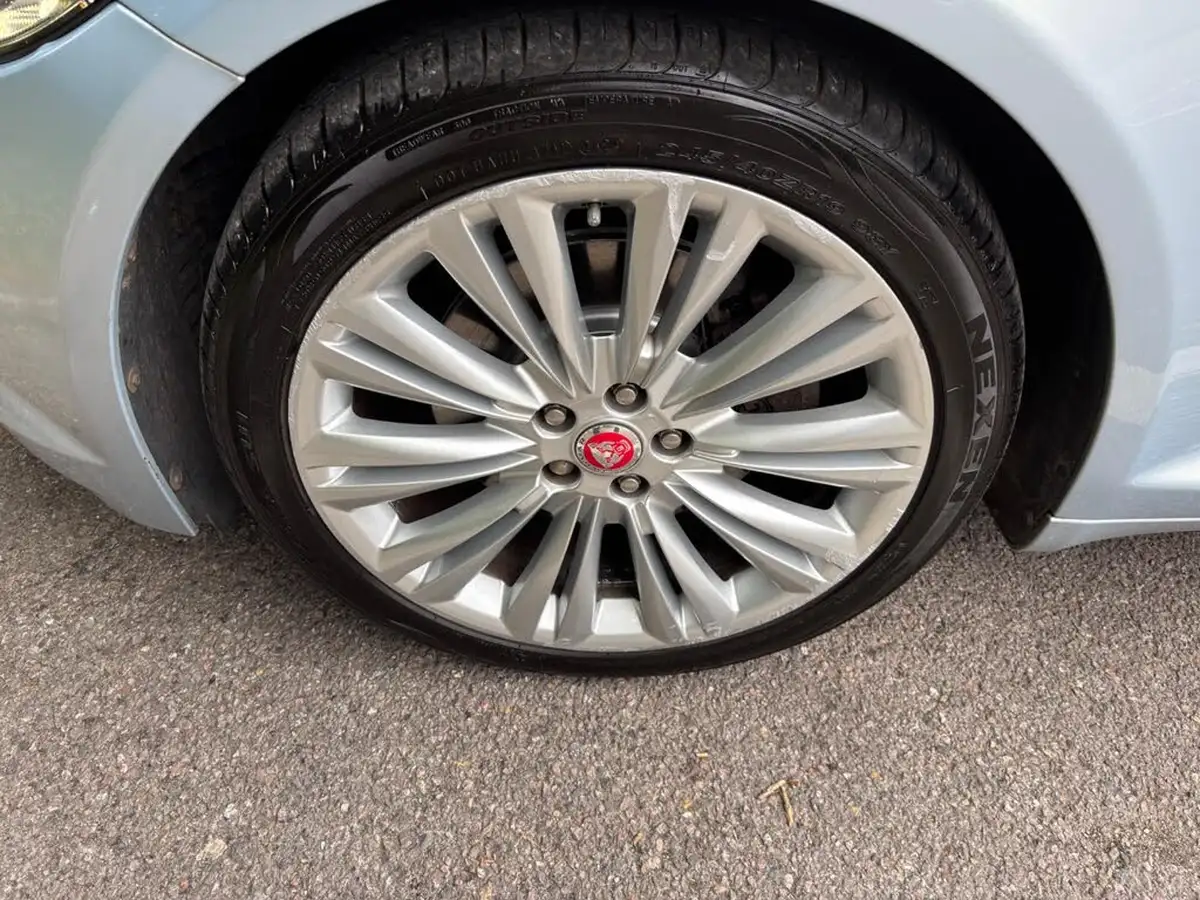 2014-jaguar-xf-30td-portfolio-saloon-4d-big-55