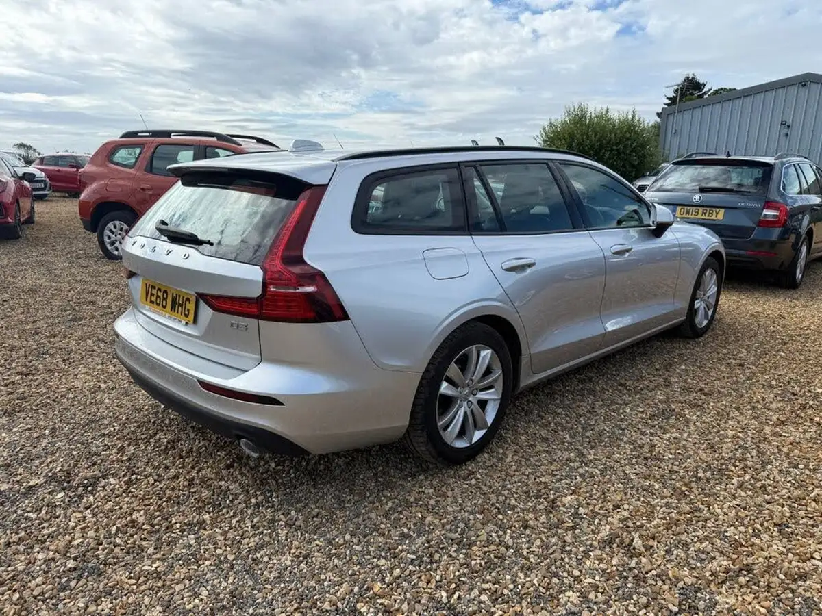 2018-volvo-v60-20td-d3-momentum-big-2