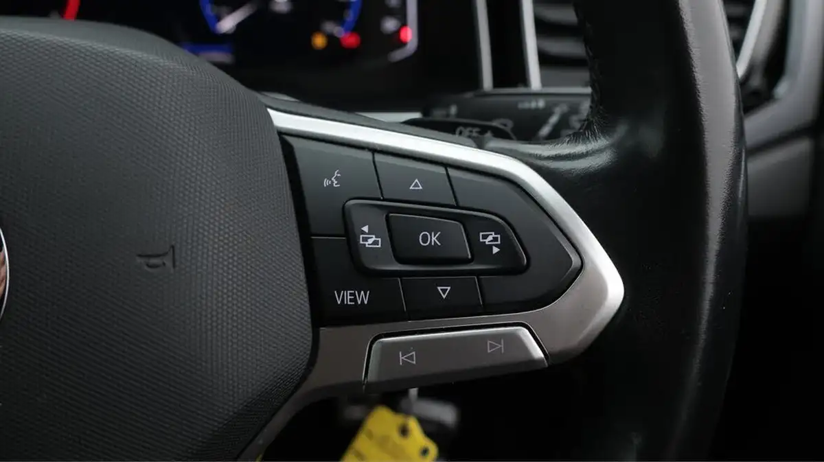 2022-volkswagen-polo-10-tsi-r-line-110ps-dsg-big-24