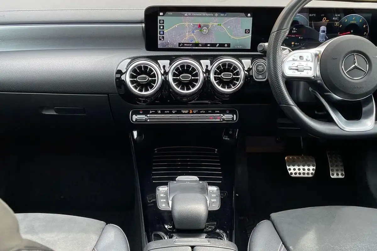 2021-mercedes-benz-a-class-13-a200-exclusive-edition-7g-dct-big-36