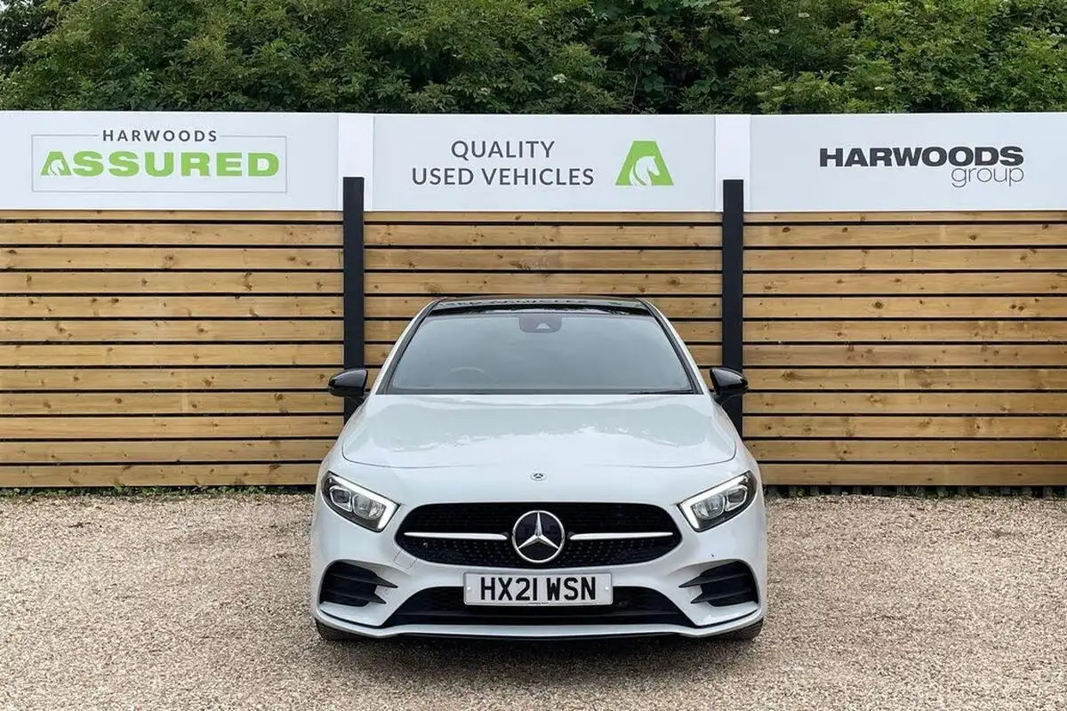 2021-mercedes-benz-a-class-13-a200-exclusive-edition-7g-dct-big-12
