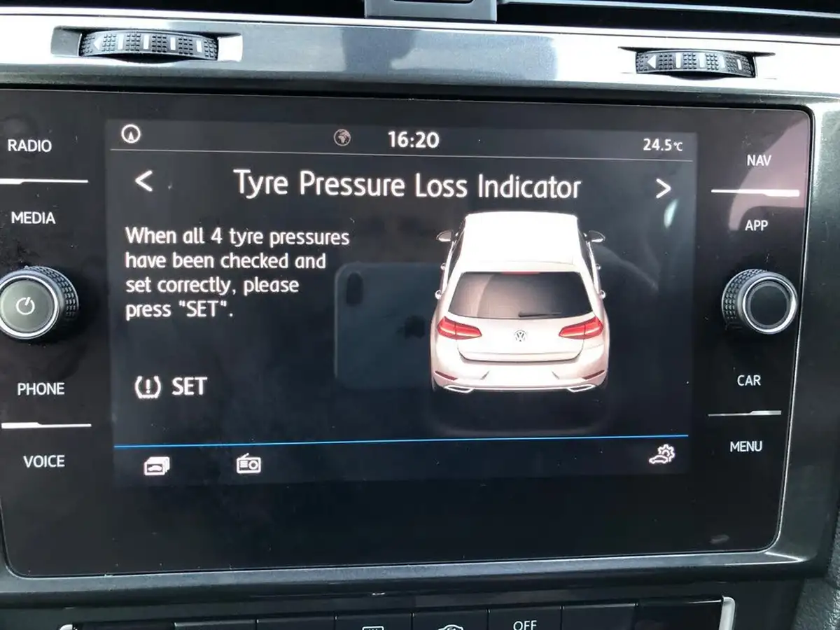 2018-volkswagen-golf-10-tsi-se-nav-110ps-ss-hatchback-5d-big-13