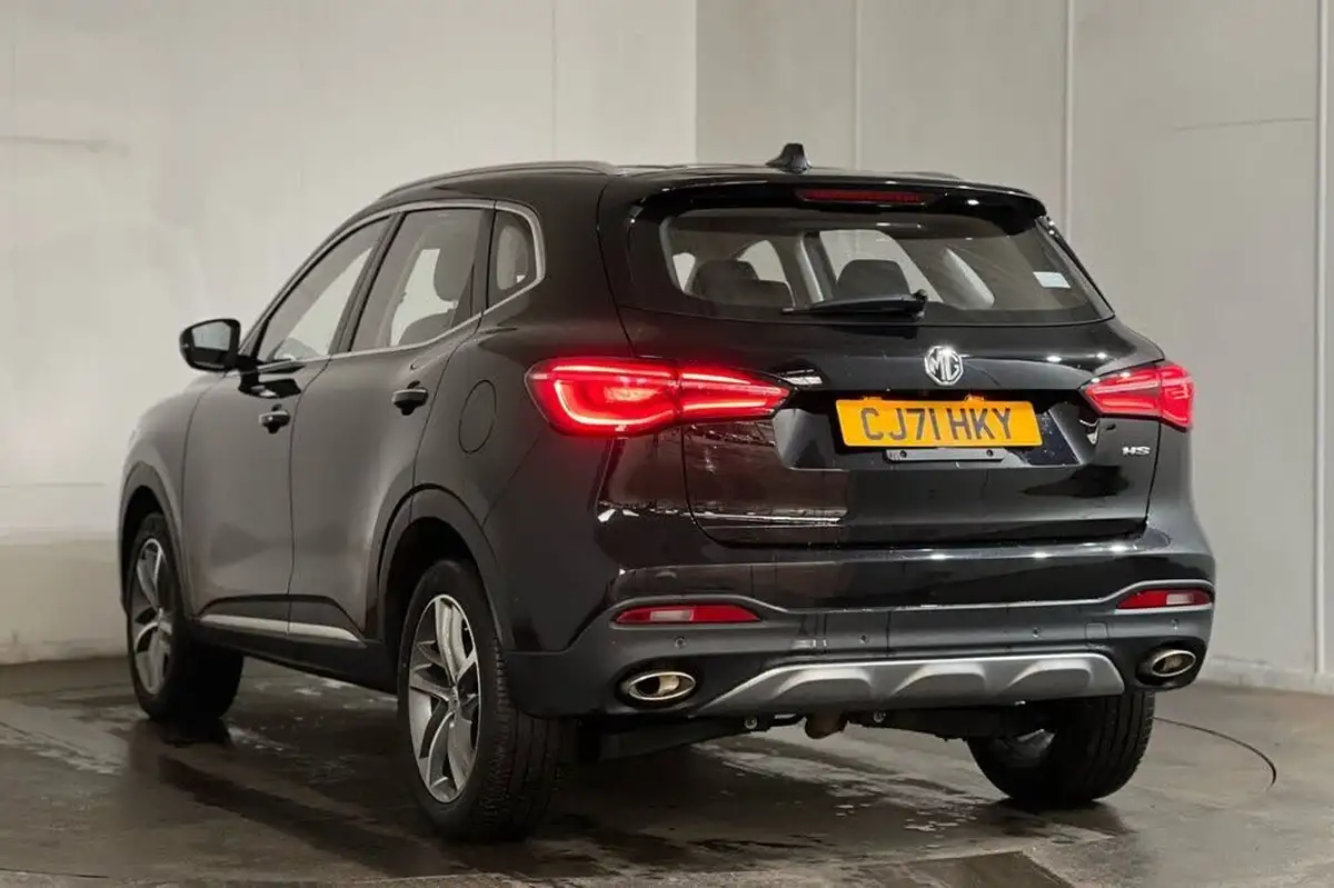 2022-mg-hs-15t-gdi-excite-162ps-big-22