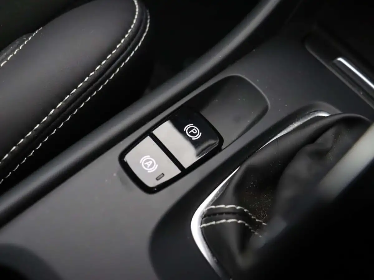 2020-volvo-xc40-15-t3-r-design-pro-big-33