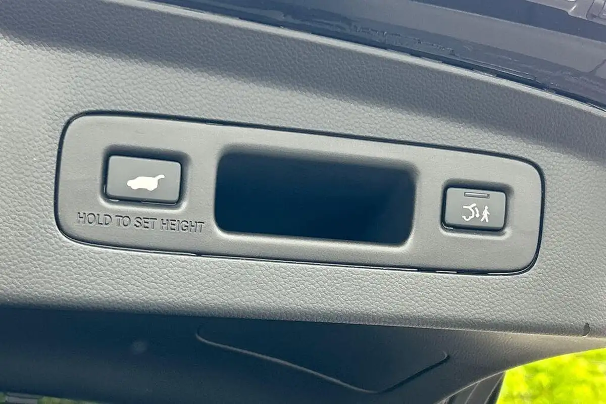 2022-honda-hr-v-15-i-mmd-advance-style-big-34