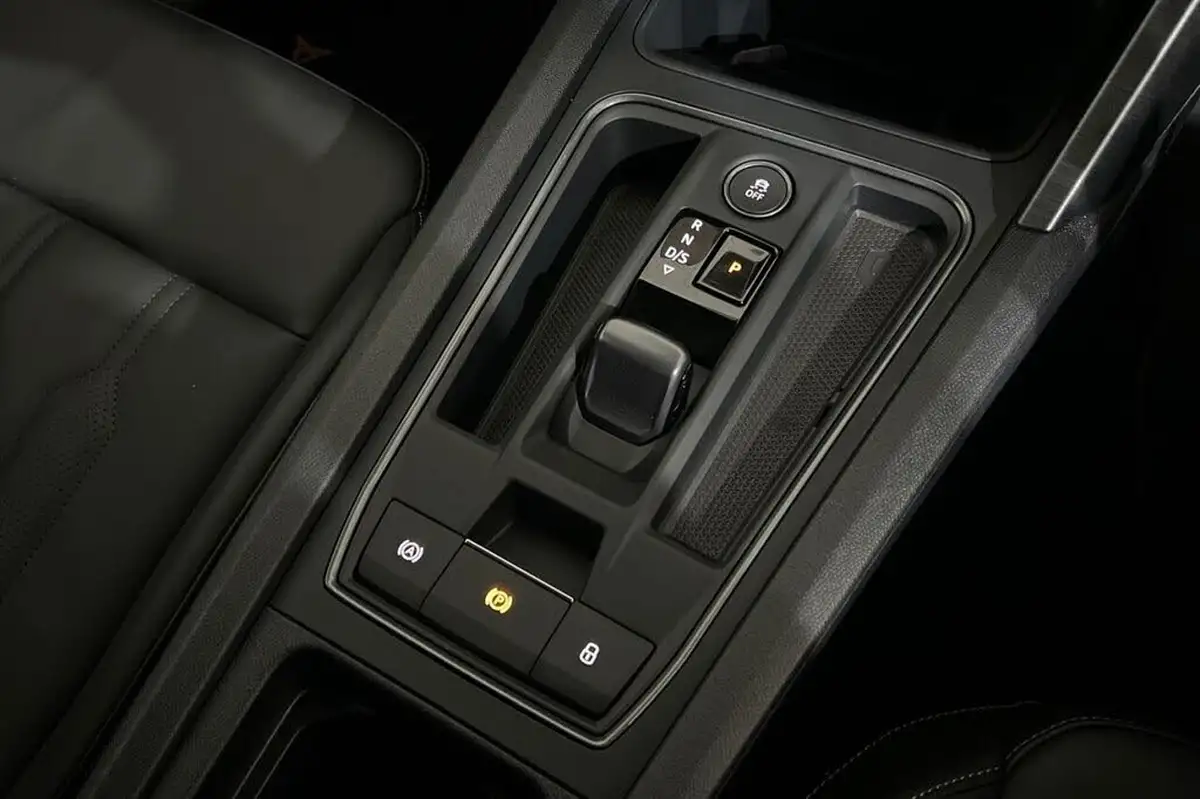 2024-cupra-formentor-14-e-hybrid-vz2-big-35