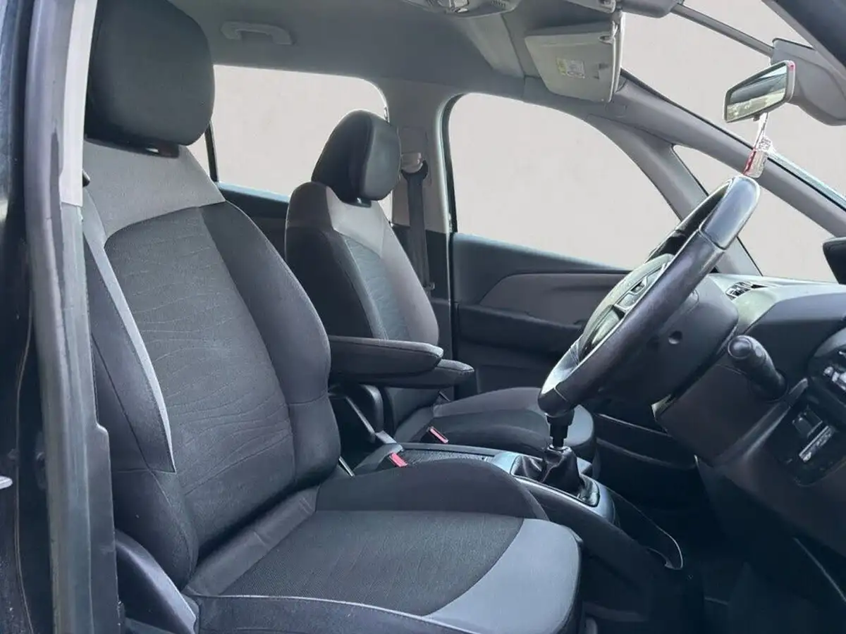 2014-citroen-grand-c4-picasso-16e-hdi-vtr-115ps-big-9