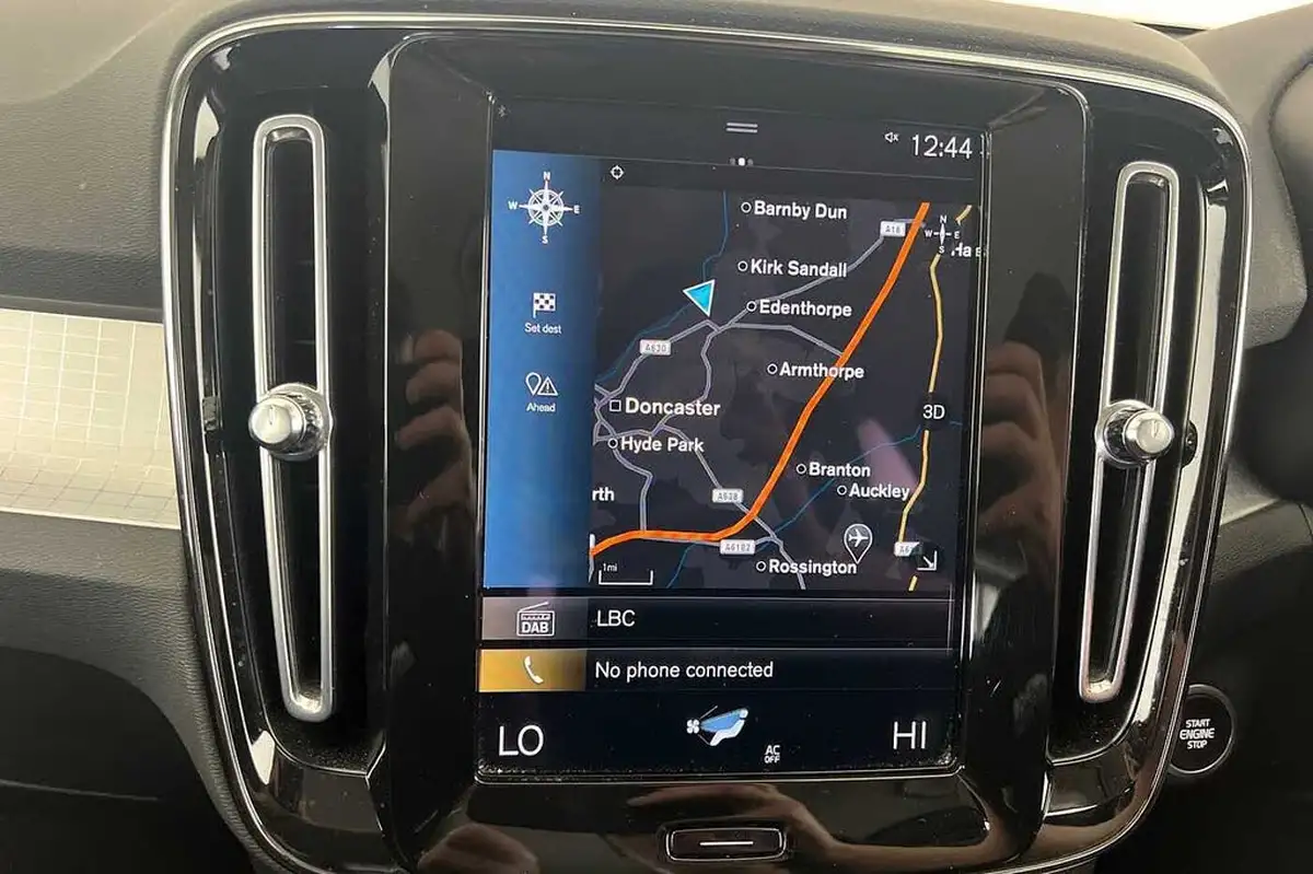 2021-volvo-xc40-15-t3-momentum-161bhp-big-14