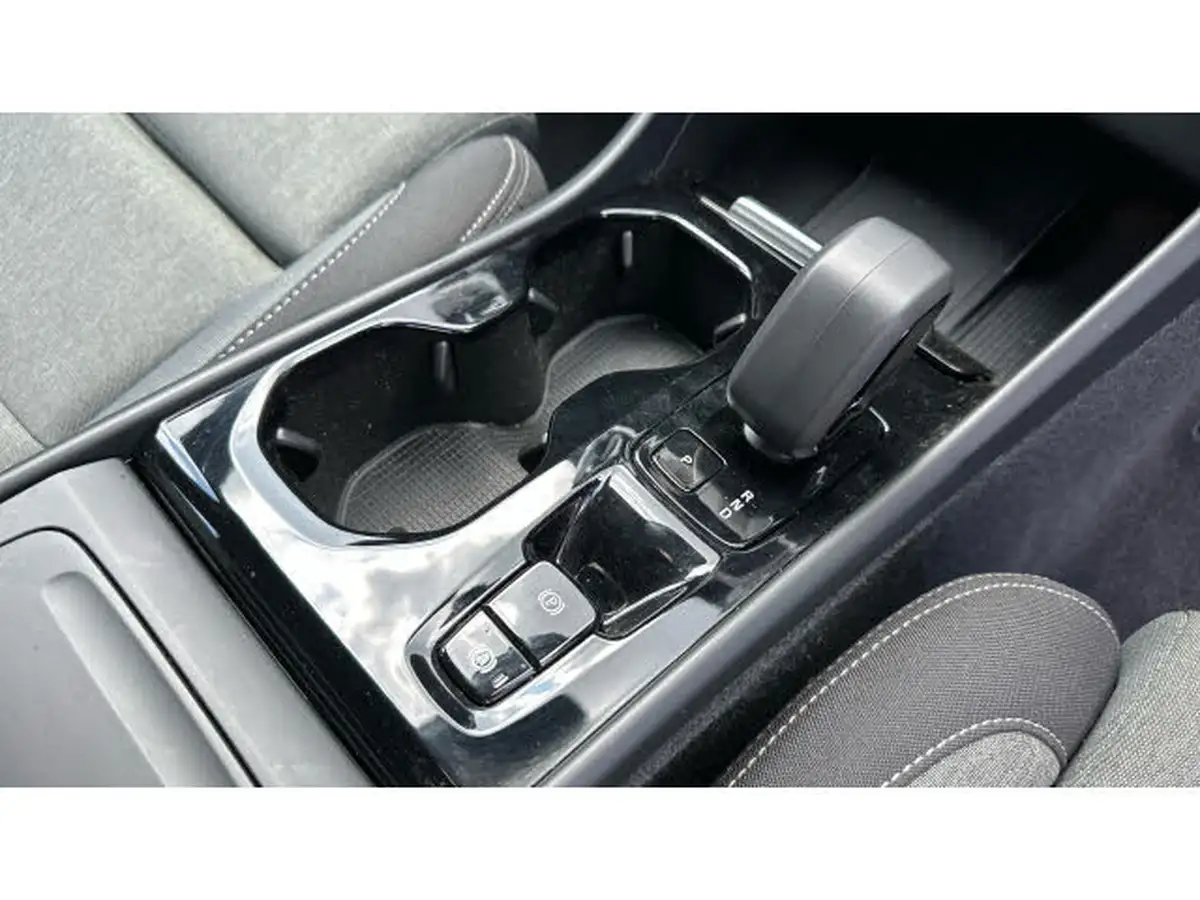 2023-volvo-xc40-20-b3-plus-big-18