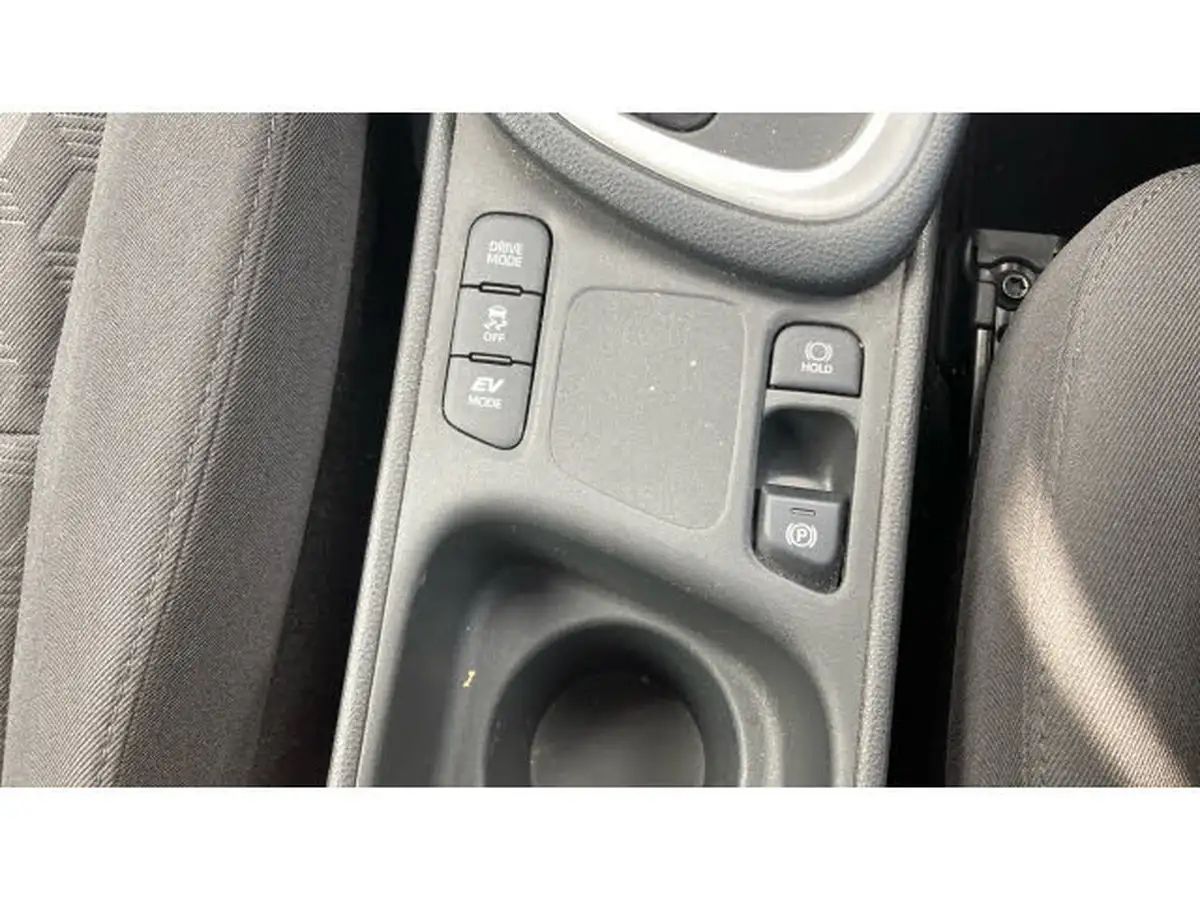 2024-toyota-yaris-15-vvt-i-icon-big-25