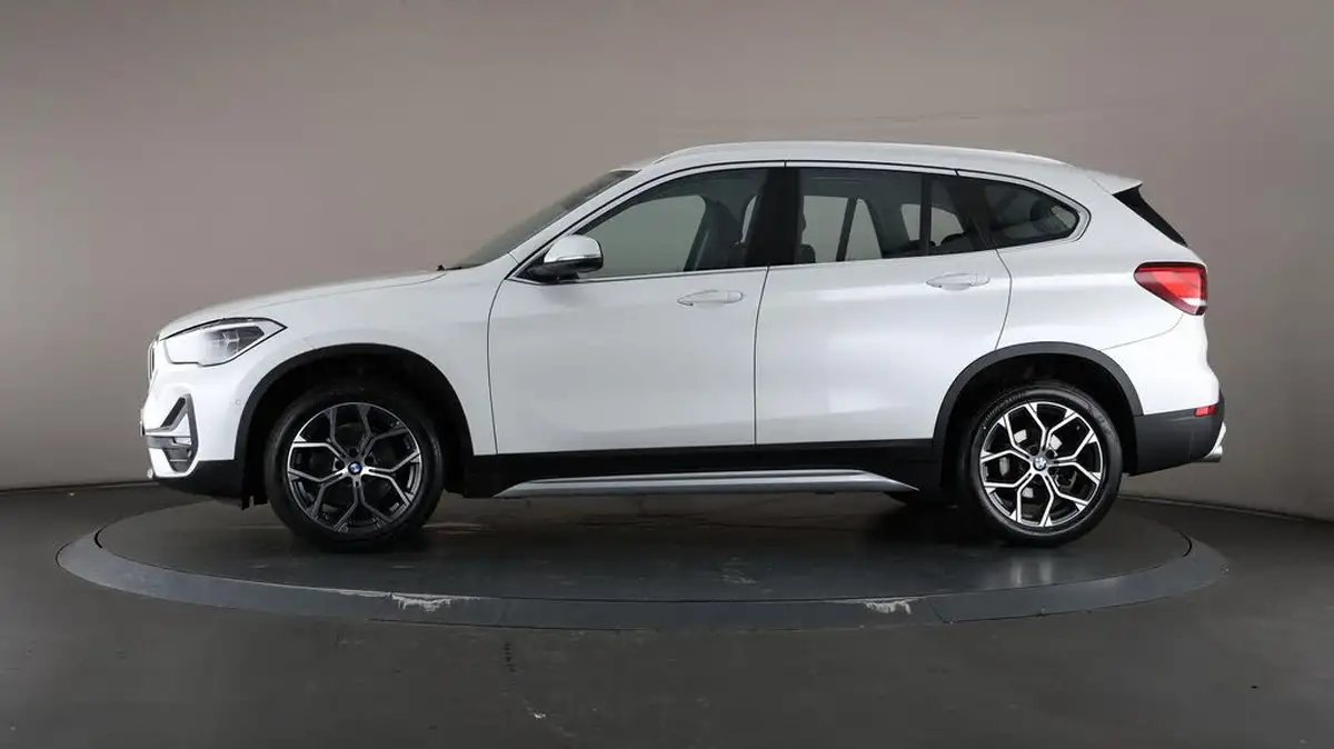 2021-bmw-x1-20td-sdrive18d-xline-big-39