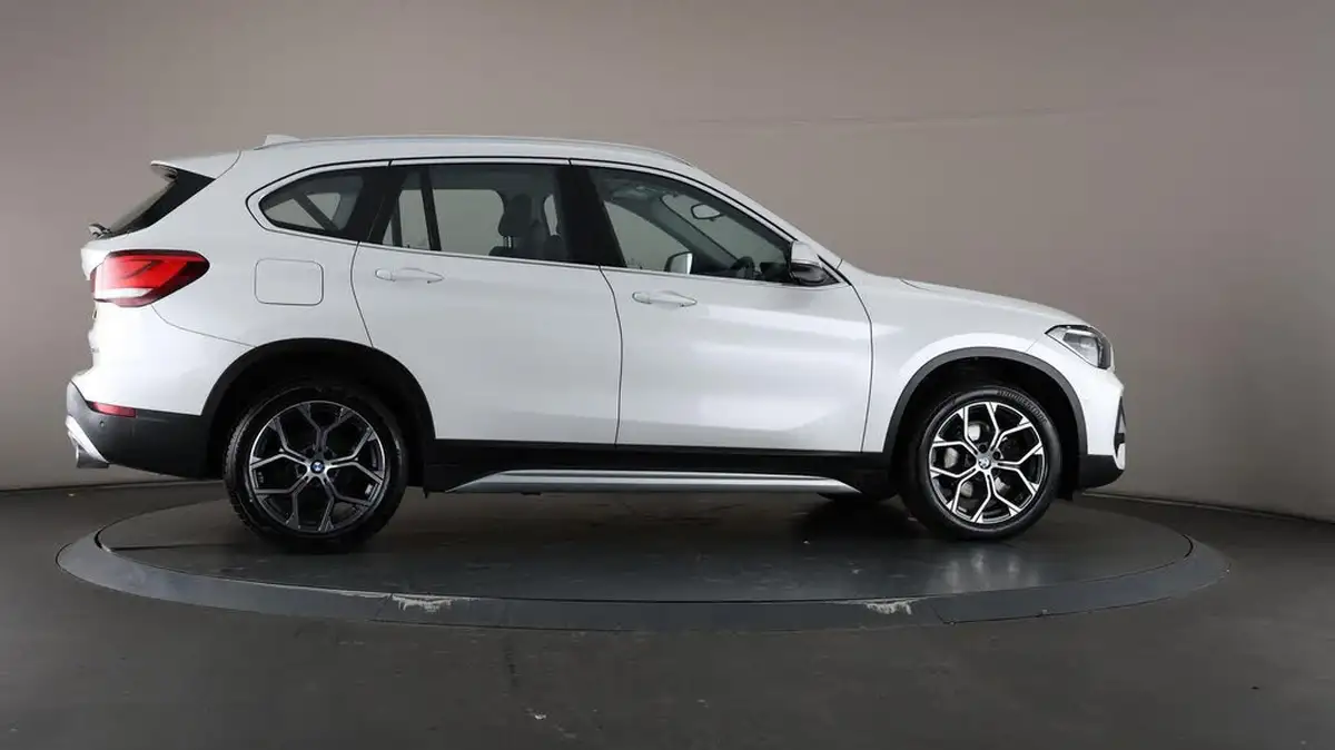 2021-bmw-x1-20td-sdrive18d-xline-big-63