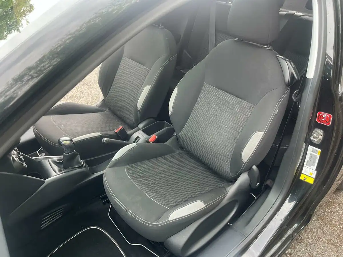 2015-peugeot-208-12-style-puretech-3d-big-12