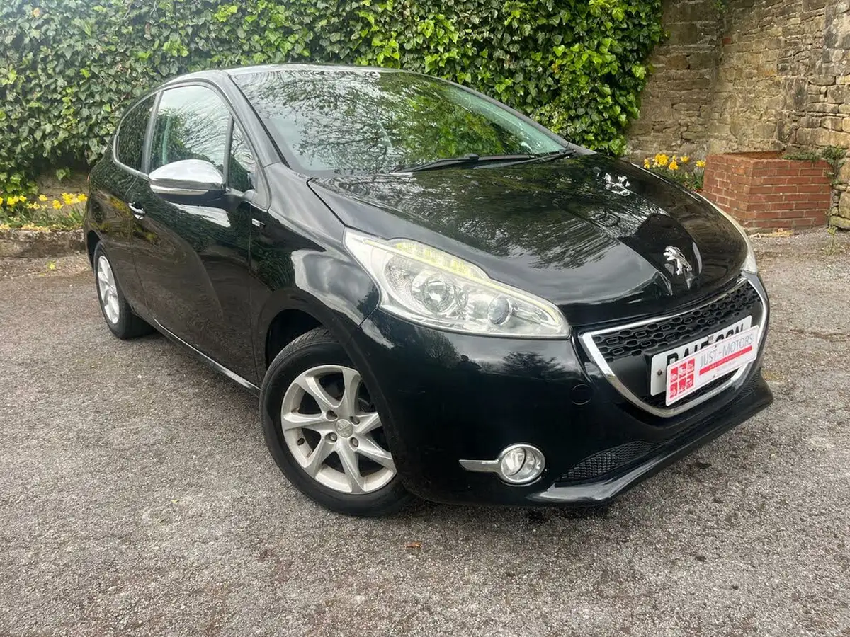 2015-peugeot-208-12-style-puretech-3d-big-36