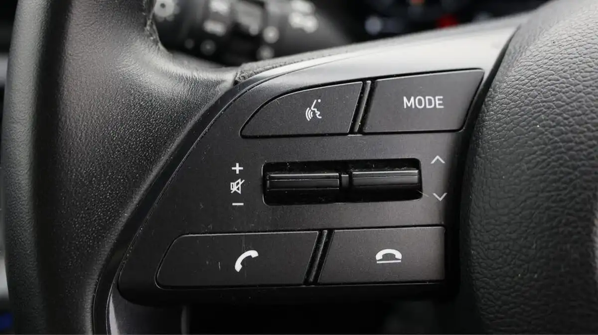 2022-hyundai-i20-10-t-gdi-se-connect-dct-big-22