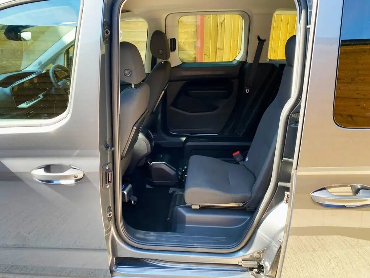 2023-ford-tourneo-connect-20-titanium-big-8