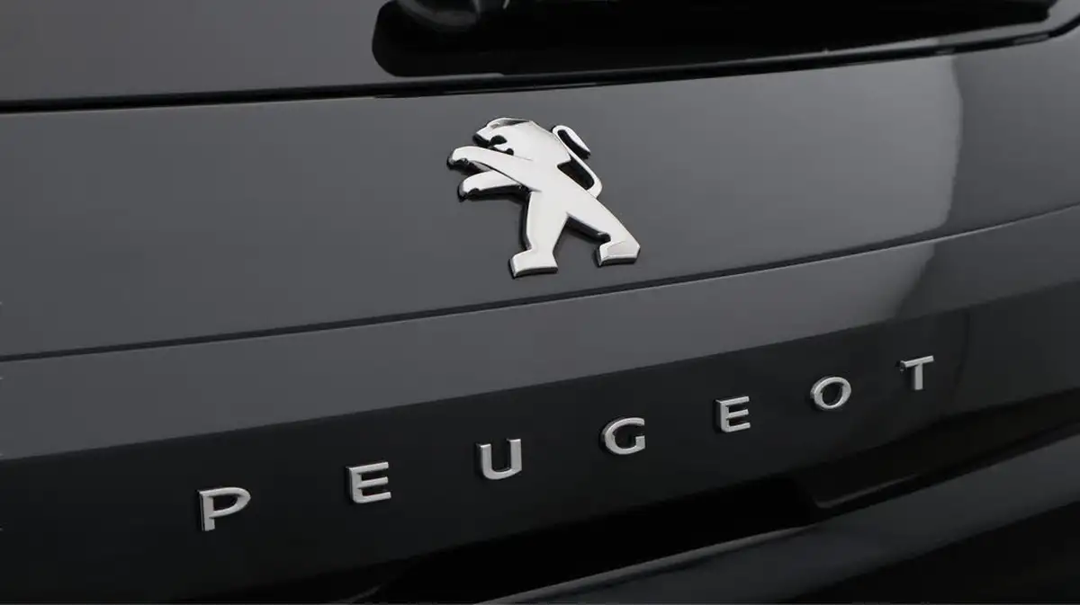 2021-peugeot-208-12-puretech-gt-100bhp-big-23