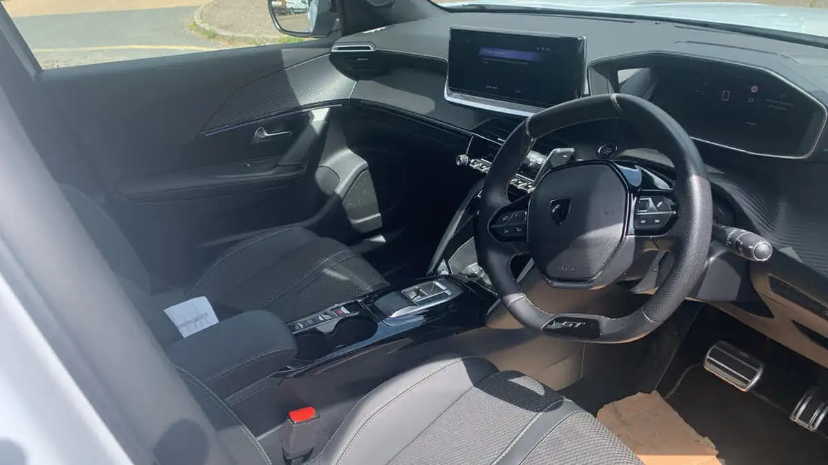 2024-peugeot-2008-suv-12-puretech-gt-130ps-eat8-big-10