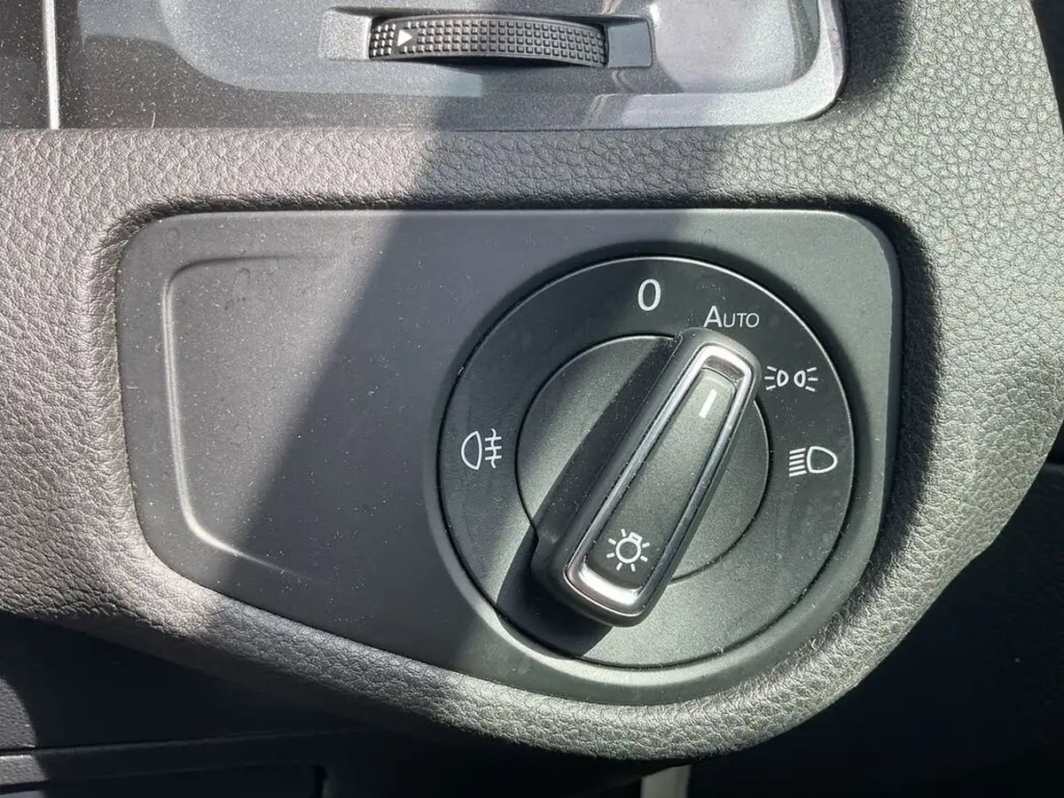 2018-volkswagen-golf-e-e-golf-big-19