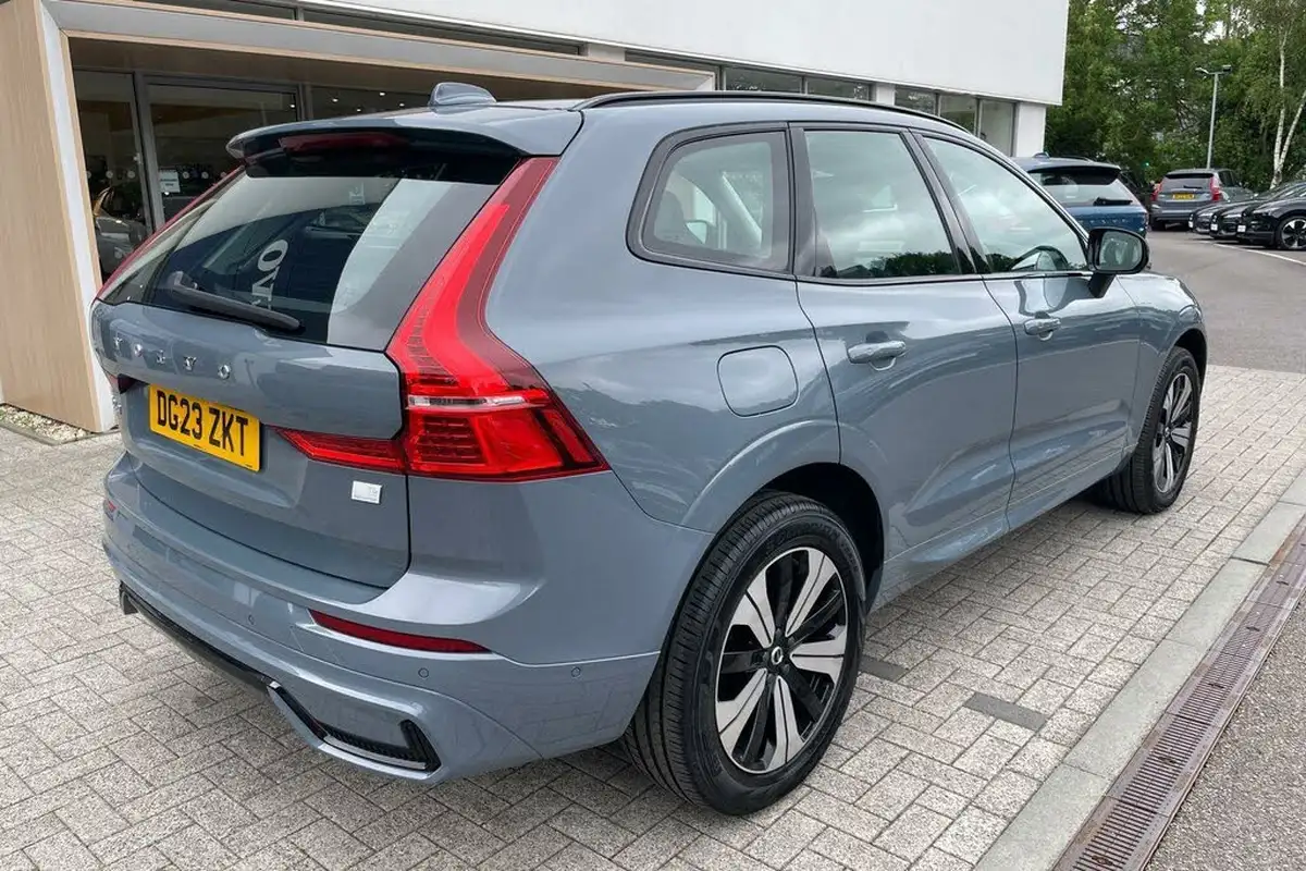 2023-volvo-xc60-20-b5-plus-big-6