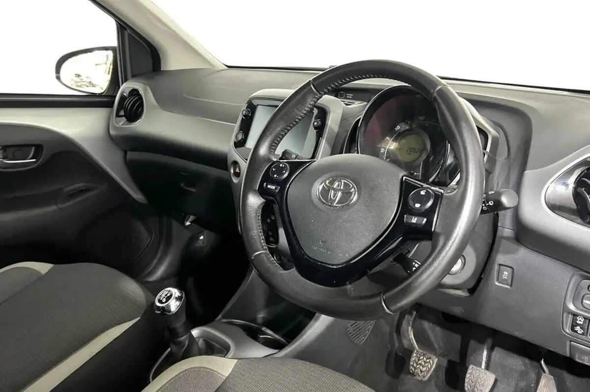 2021-toyota-aygo-10-vvt-i-x-play-tss-big-8