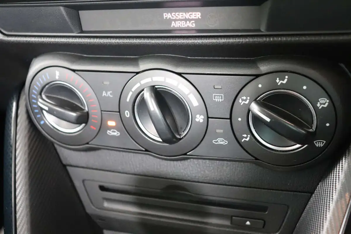 2018-mazda-mazda2-15-se-l-nav-auto-big-42