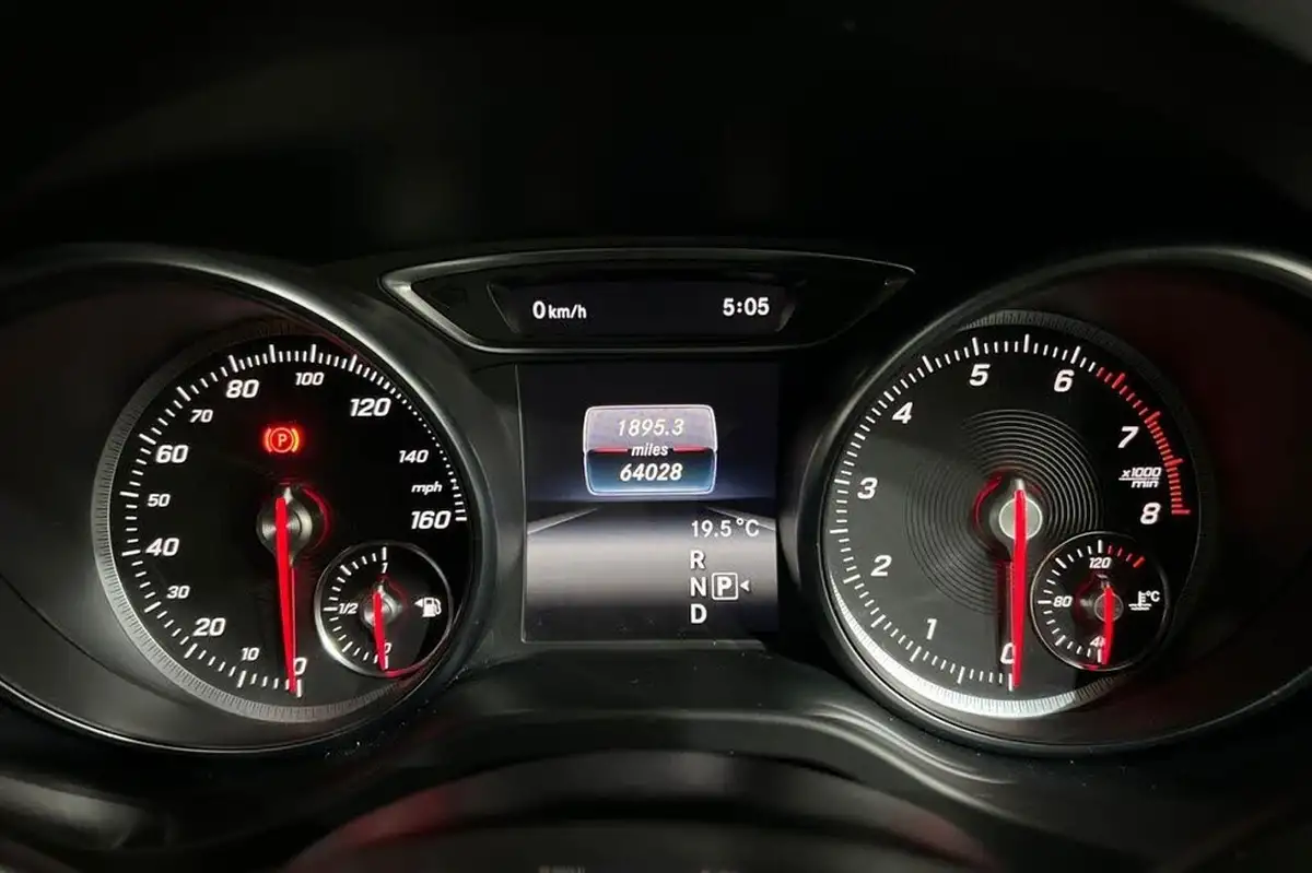 2018-mercedes-benz-cla-16-cla-200-amg-line-night-edition-ss-coupe-4d-7g-dct-big-14