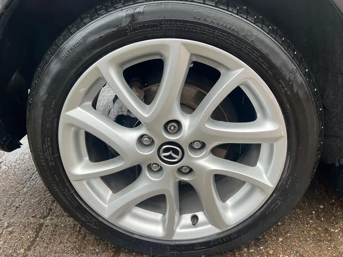 2013-mazda-mazda3-16-tamura-big-56
